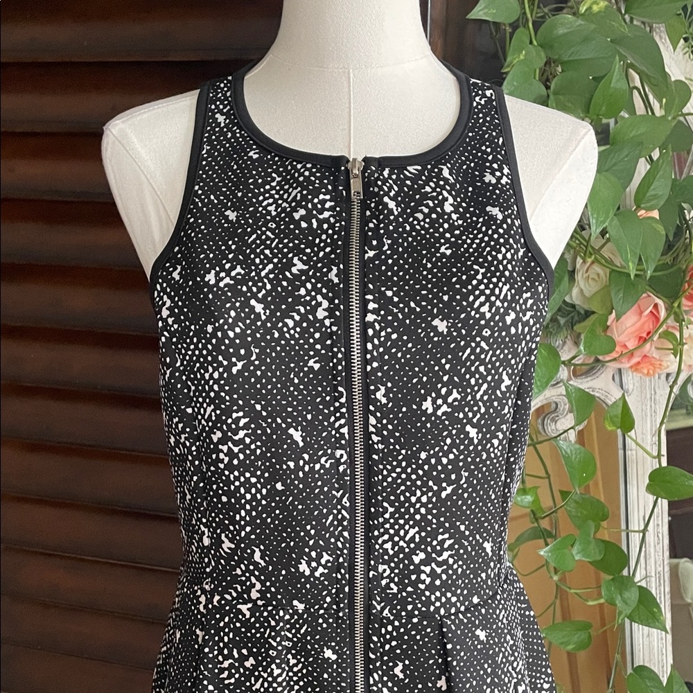 NWT $208 Romeo Juliet Fit Flare Black and White Dress Scuba Feel Pockets Medium - Picture 2 of 11